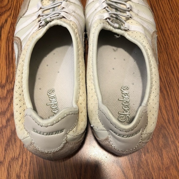 Sketchers size 10 leather shoes. Slip on super comfortable - Picture 10 of 12